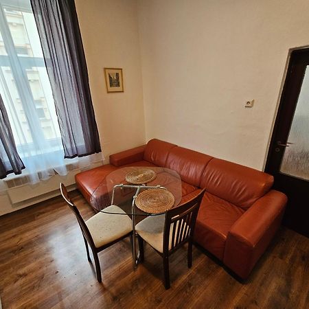 Apartments Zizkov 2C Prag Exterior foto
